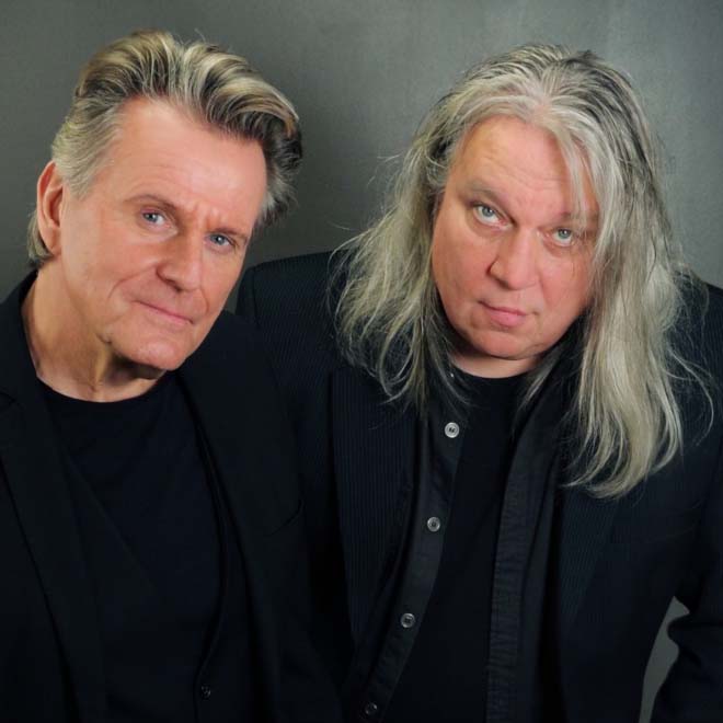 Puolikuu duo plays Puolikuu