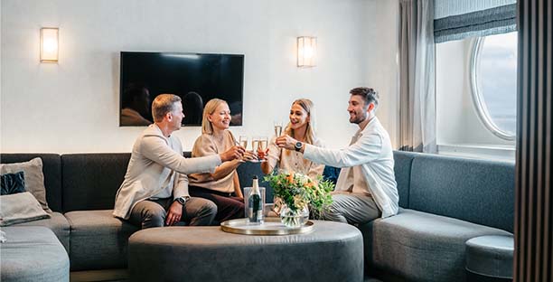 Seurue skoolaa Captain's Loungessa