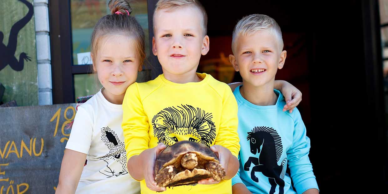 Pärnun Mini Zoo tarjoaa mahdollisuuden tutustua eksoottisiin eläinlajeihin. Lasten kanssa Virossa