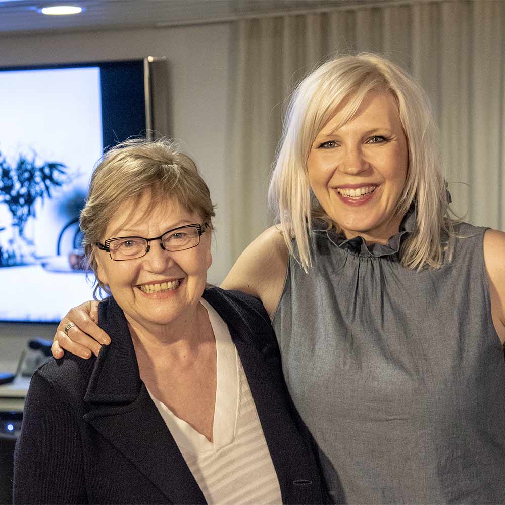 Tuula Rönkkö aikoo kokeilla Vappu Pimiän vinkkejä järjestäessään juhlia. Tuula Ronkko Vappua Pimiä