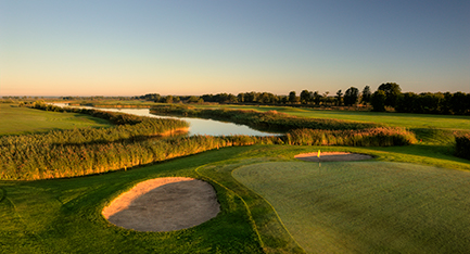 White Beach Golf Seilaa golfmatkalle Viroon